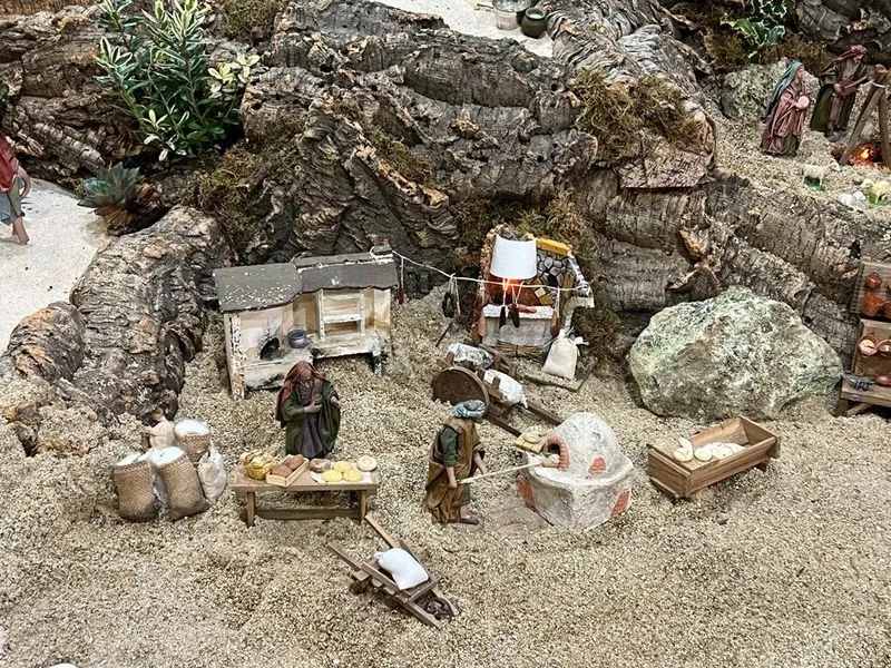 Tradicional Belén que instala cada año en el salón de actos de la Casa de Cultura