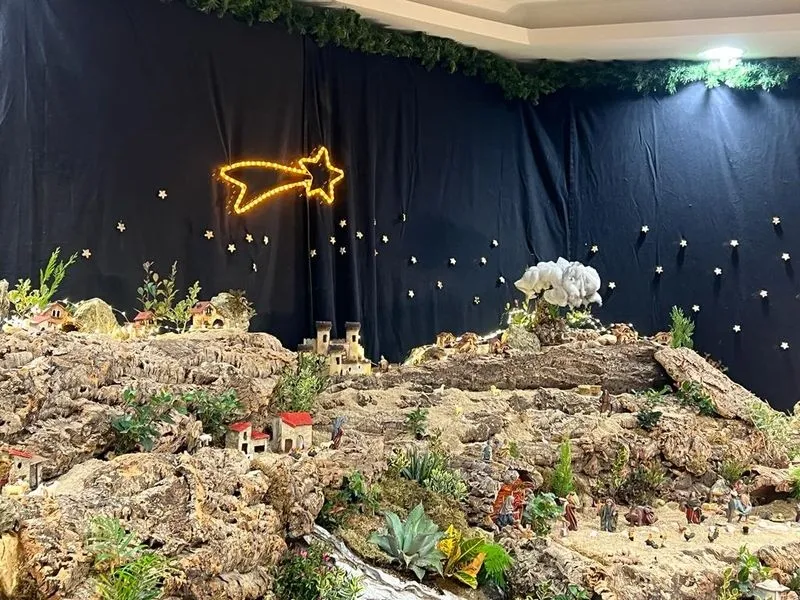 Tradicional Belén que instala cada año en el salón de actos de la Casa de Cultura