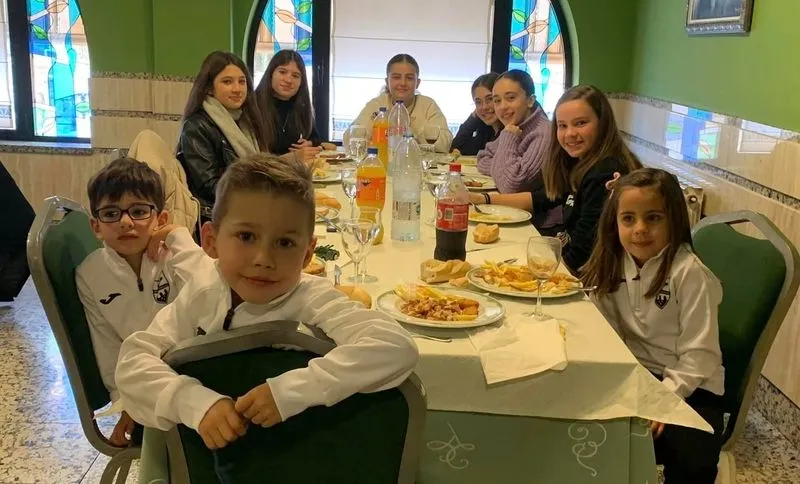 Foto 3 - El Alba de Tormes CF celebra la comida de Navidad