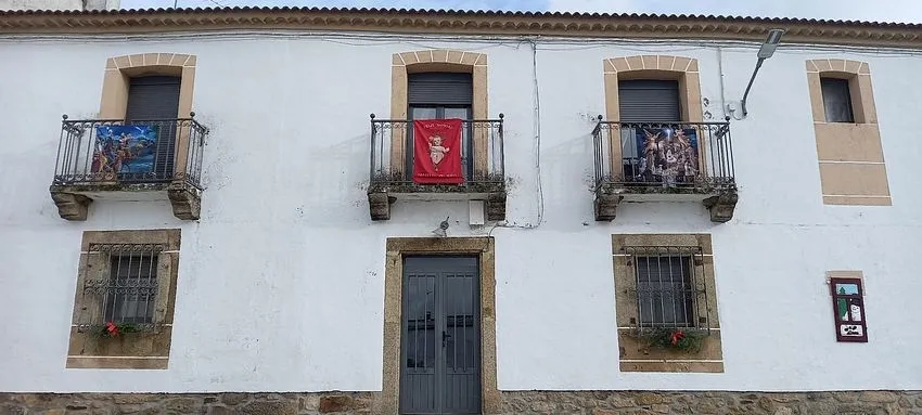 Foto 8 - El grupo de manualidades de Villar de Ciervo engalana el pueblo un a&ntilde;o m&aacute;s para la Navidad