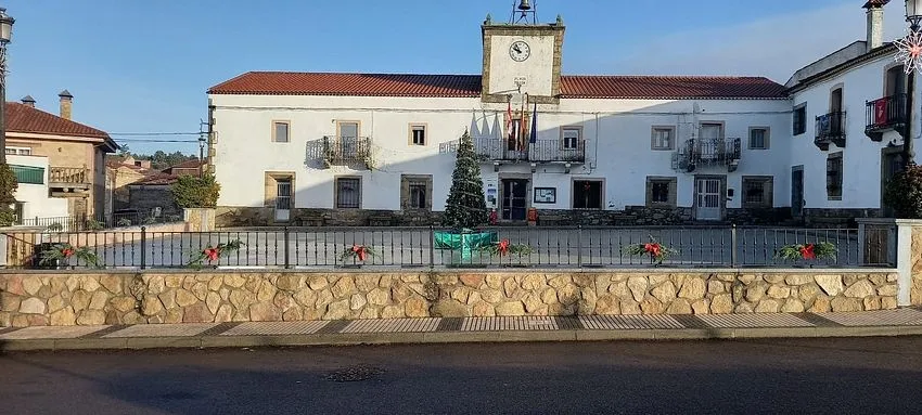 Foto 9 - El grupo de manualidades de Villar de Ciervo engalana el pueblo un a&ntilde;o m&aacute;s para la Navidad