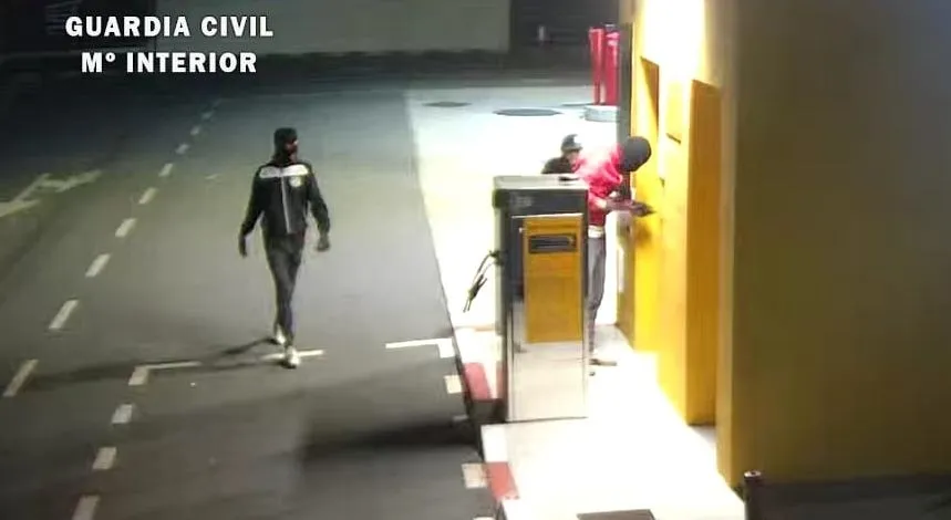 Imagen facilitada por la Guardia Civil de uno de estos asaltos