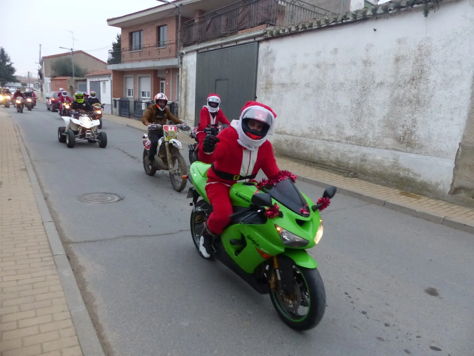 La Asociación Motorratones Villoria organizaba una llamativa quedada navideña