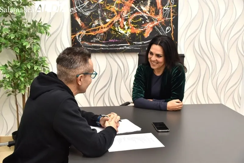 Entrevista a Guadalupe Lancho en la redacción de SALAMANCA AL DÍA. Foto V. Martins