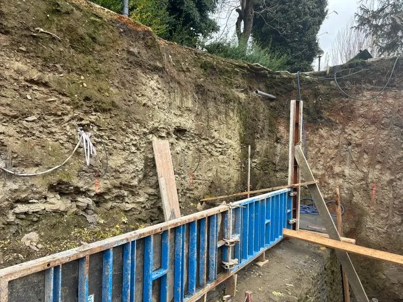 Foto 5 - El Ayuntamiento invierte 150.000 euros en reconstruir el da&ntilde;ado muro del Espol&oacute;n