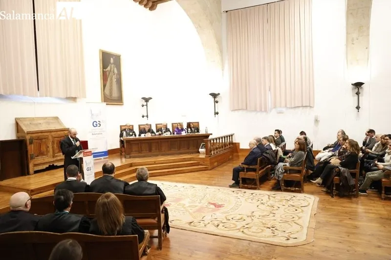 Acto institucional del Colegio Oficial de Graduados Sociales de Salamanca en el edificio histórico de la USAL. Foto de David Sañudo