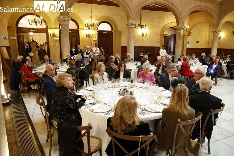 Entrega de la Insignia de Oro del Casino de Salamanca a Pedro Méndez. Foto David Sañudo