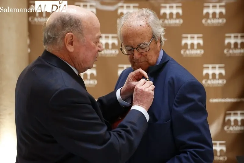 Entrega de la Insignia de Oro del Casino de Salamanca a Pedro Méndez. Foto David Sañudo