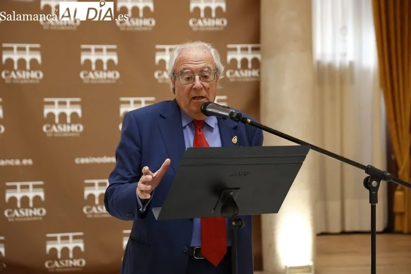 Entrega de la Insignia de Oro del Casino de Salamanca a Pedro Méndez. Foto David Sañudo