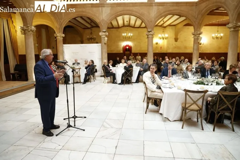 Entrega de la Insignia de Oro del Casino de Salamanca a Pedro Méndez. Foto David Sañudo