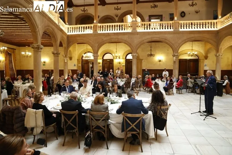 Entrega de la Insignia de Oro del Casino de Salamanca a Pedro Méndez. Foto David Sañudo