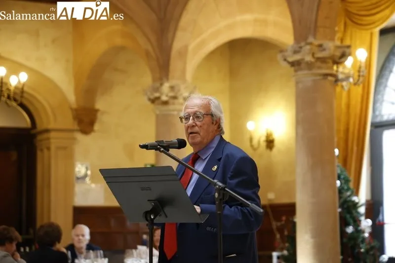 Entrega de la Insignia de Oro del Casino de Salamanca a Pedro Méndez. Foto David Sañudo