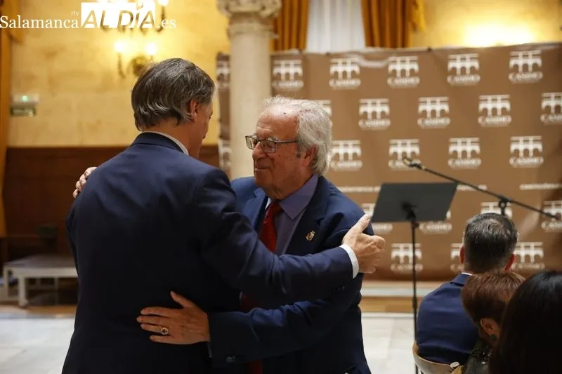 Entrega de la Insignia de Oro del Casino de Salamanca a Pedro Méndez. Foto David Sañudo