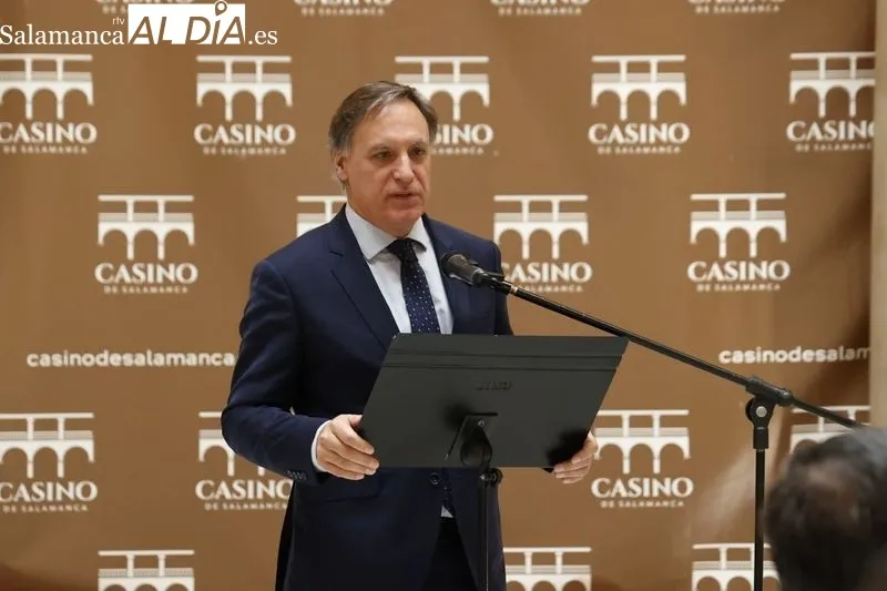 Entrega de la Insignia de Oro del Casino de Salamanca a Pedro Méndez. Foto David Sañudo