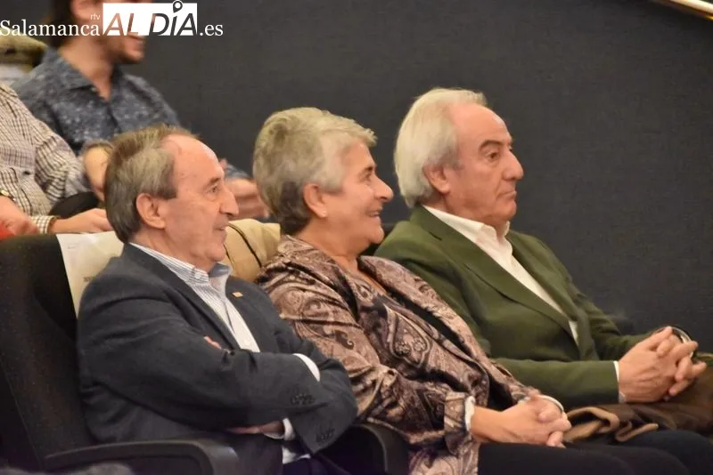 Cruz Roja reconoce la trayectoria solidaria del voluntariado con entrega de medallas en el Centro Municipal ‘El Charro’. Fotos: Vanesa Martins