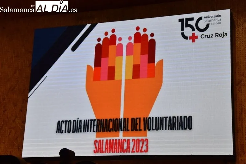 Cruz Roja reconoce la trayectoria solidaria del voluntariado con entrega de medallas en el Centro Municipal ‘El Charro’. Fotos: Vanesa Martins