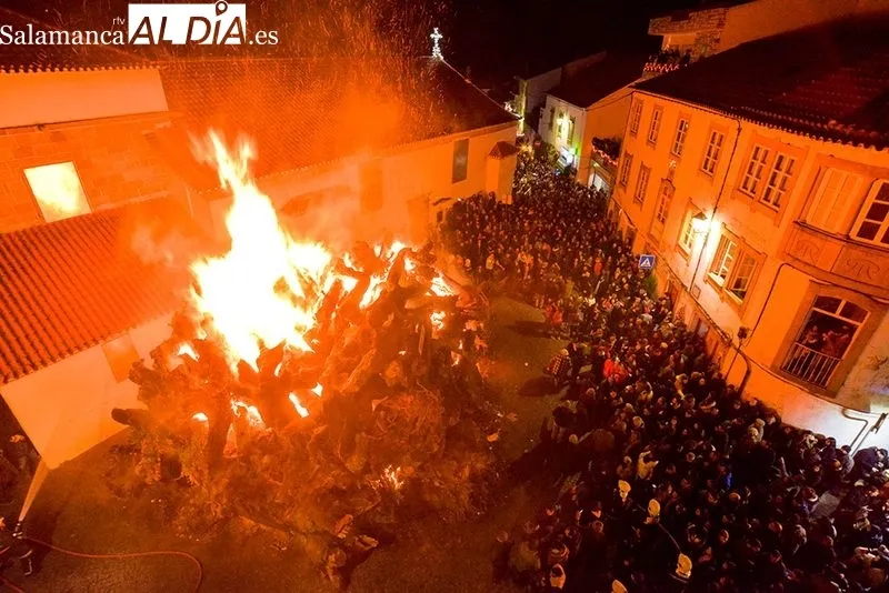 Cuenta atrás para prender el mayor Madero de Portugal (en Penamacor) | MARTÍN-GARAY