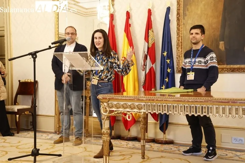 El concejal de Participación Social y Voluntariado, Roberto Martín, recibe a las personas participantes en el 39 Encuentro de Jóvenes Investigadores del Instituto de Investigaciones Científicas y Ecológicas (INICE). Foto de David Sañudo