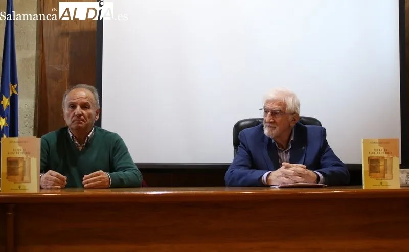 Foto 3 - Jes&uacute;s Mar&iacute;a Garc&iacute;a desgrana el primer documento jur&iacute;dico de la villa en &lsquo;Fuero de Alba de Tormes&rsquo;