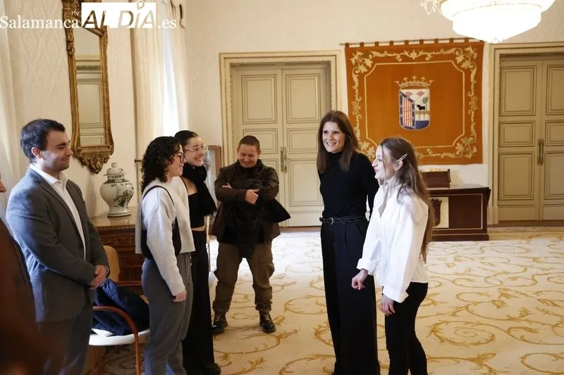 Recepción en el Ayuntamiento para homenajear a Marta García Rincón, subcampeona del mundo júnior de halterofilia. Foto de David Sañudo