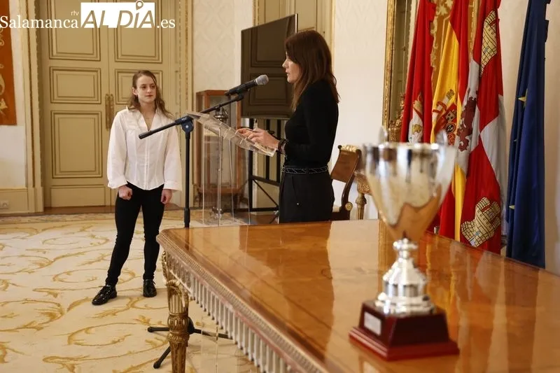 Recepción en el Ayuntamiento para homenajear a Marta García Rincón, subcampeona del mundo júnior de halterofilia. Foto de David Sañudo