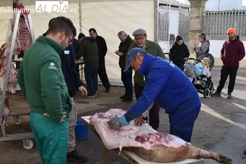 Foto 11 - La matanza en Encinas de Arriba une a m&aacute;s de 300 personas