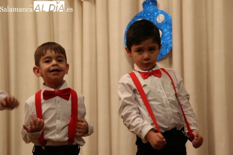 Foto 3 - Arrancan las actuaciones navide&ntilde;as en el Colegio Santa Isabel