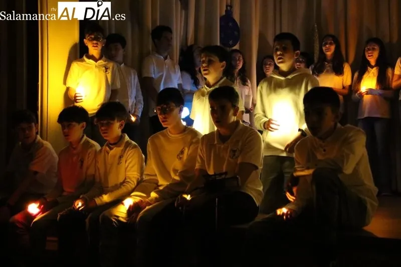 Foto 6 - Arrancan las actuaciones navide&ntilde;as en el Colegio Santa Isabel