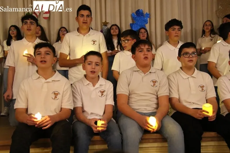 Foto 7 - Arrancan las actuaciones navide&ntilde;as en el Colegio Santa Isabel
