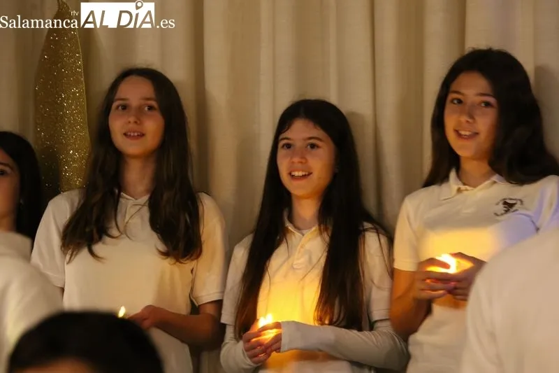Foto 10 - Arrancan las actuaciones navide&ntilde;as en el Colegio Santa Isabel