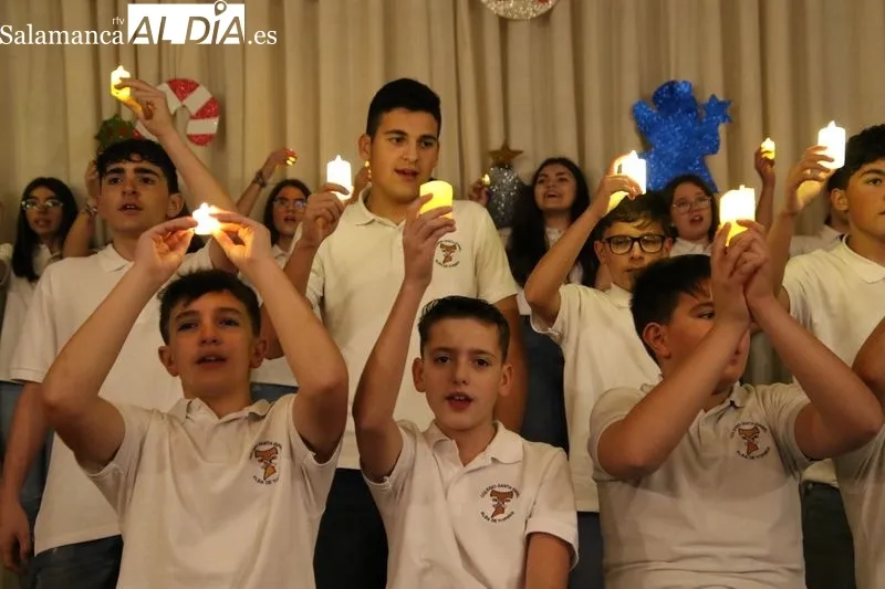 Foto 13 - Arrancan las actuaciones navide&ntilde;as en el Colegio Santa Isabel