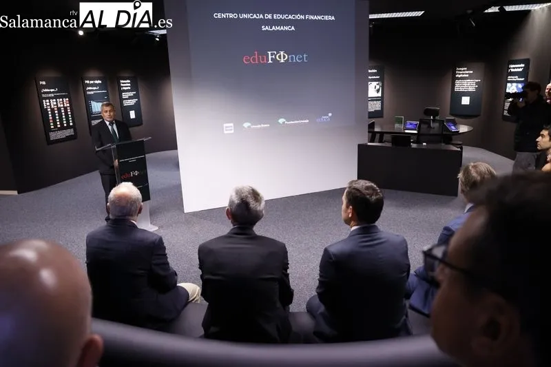 Inauguración del Centro de Educación Financiera Edufinet de Salamanca, una iniciativa promovida por el Proyecto Edufinet de Unicaja, con la colaboración de la Fundación Caja Duero. Foto de David Sañudo