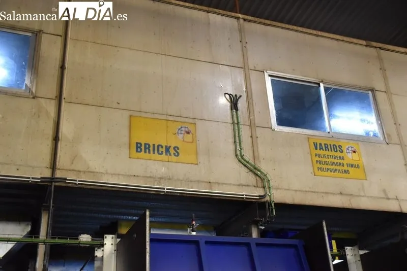 Planta de selección de envases de Salamanca, gestionada por Ecoembes y que recibe cada mes 250 toneladas de material. Foto de Vanesa Martins