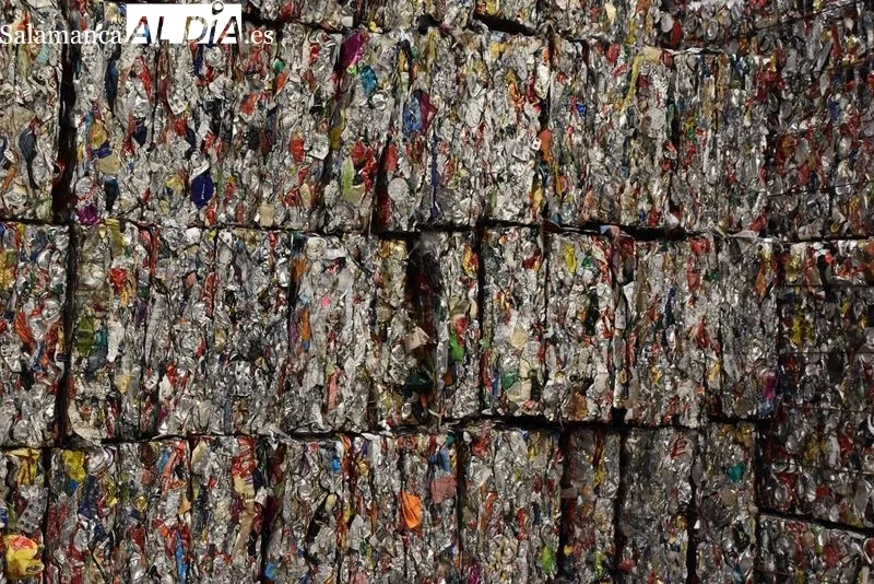 Planta de selección de envases de Salamanca, gestionada por Ecoembes y que recibe cada mes 250 toneladas de material. Foto de Vanesa Martins