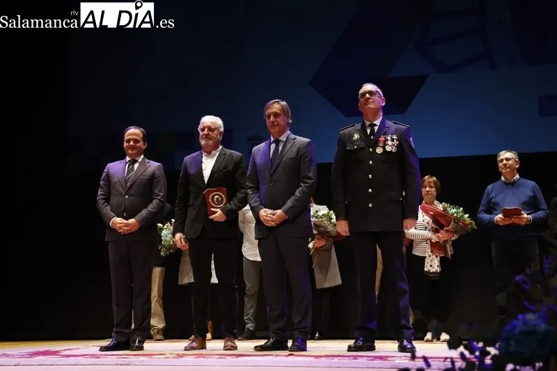 Acto central del Día de la Policía Local en el Teatro Liceo. Foto de David Sañudo