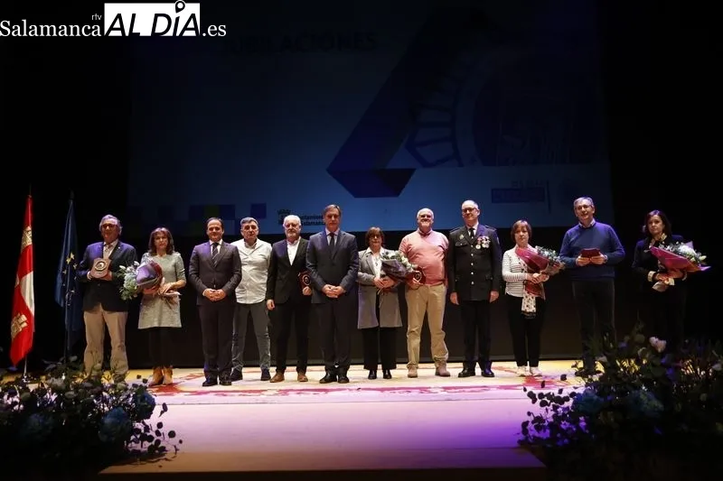 Acto central del Día de la Policía Local en el Teatro Liceo. Foto de David Sañudo