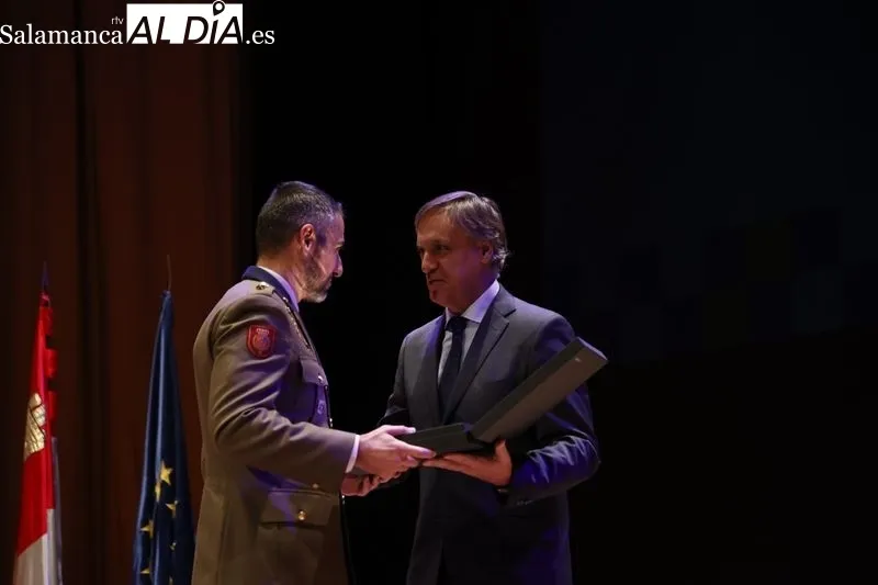 Acto central del Día de la Policía Local en el Teatro Liceo. Foto de David Sañudo