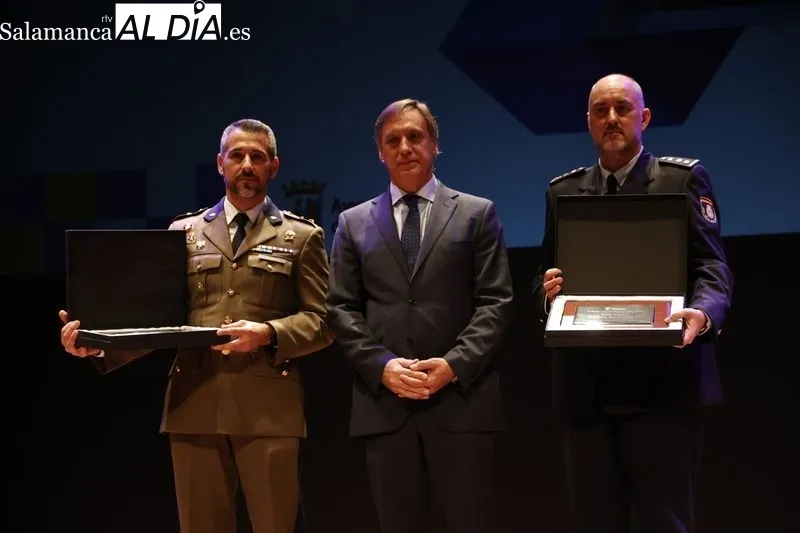 Acto central del Día de la Policía Local en el Teatro Liceo. Foto de David Sañudo