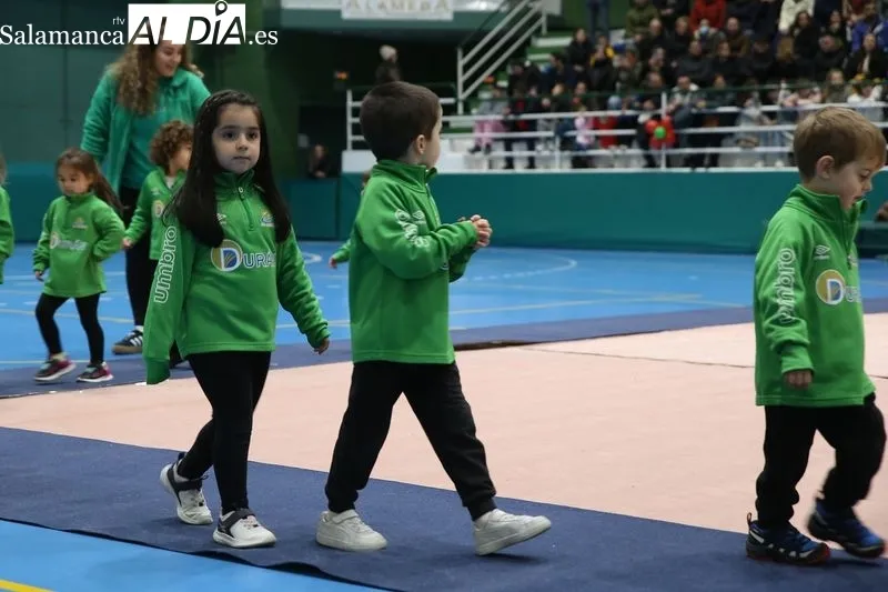 Foto 7 - Las Escuelas Piensos Dur&aacute;n Albense se presentan en la tradicional gala de Navidad