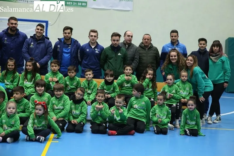 Foto 5 - Las Escuelas Piensos Dur&aacute;n Albense se presentan en la tradicional gala de Navidad