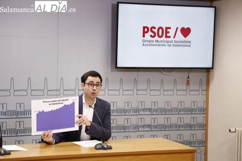 Rueda de prensa de los concejales del PSOE, José Luis Mateos y Fidel Francés. Foto de David Sañudo