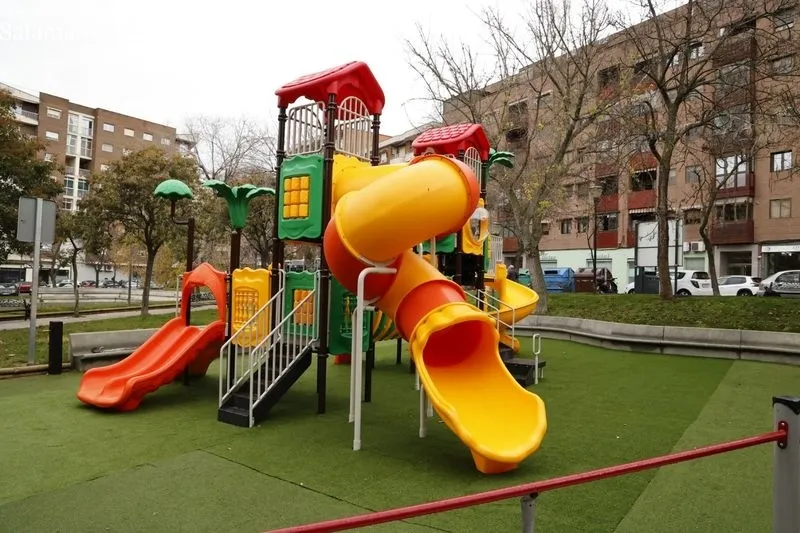 Nuevos juegos infantiles en el parque Picasso. Foto de David Sañudo