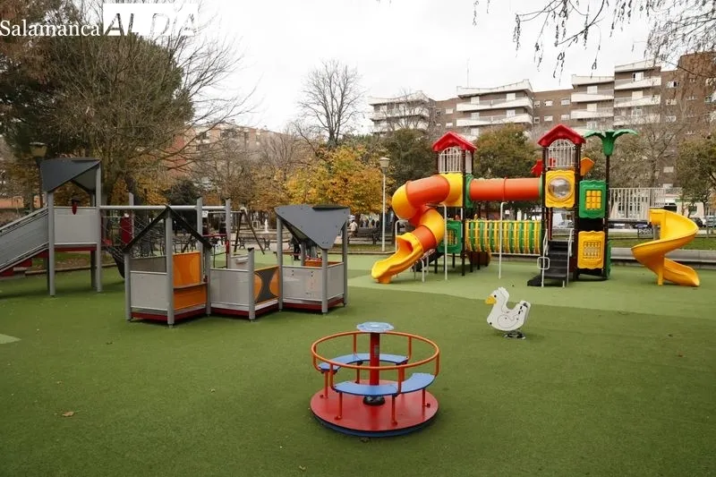 Nuevos juegos infantiles en el parque Picasso. Foto de David Sañudo
