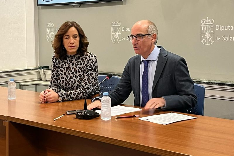 Javier Iglesias y Pilar Sánchez durante la rueda de prensa en la Diputación de Salamanca. Foto Diputación Salamanca