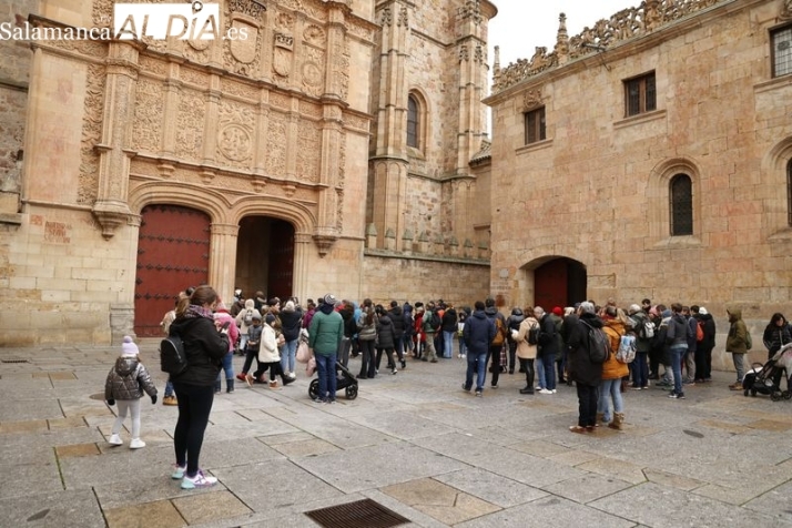 Salamanca: turistas, puente Inmaculada