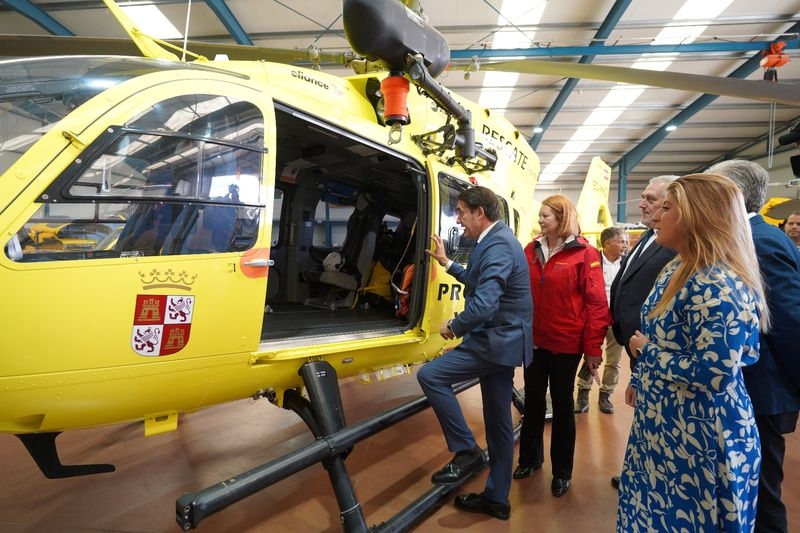 CyL estrena el primer helicóptero de rescate biturbina de España