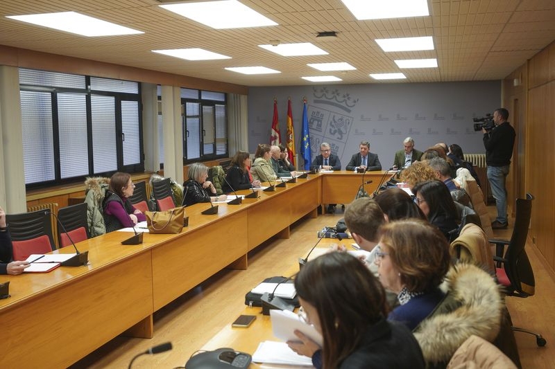 La Junta intensificará en 2024 sus programas de formación a empleados públicos