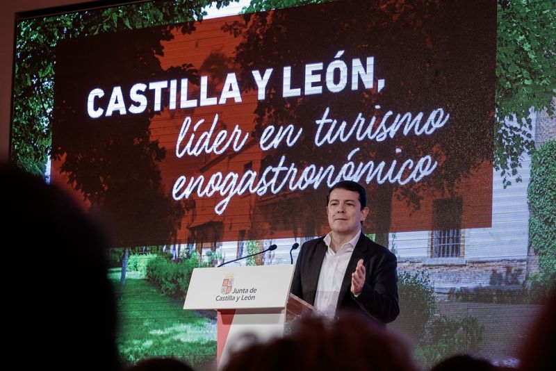 Mañueco promociona el turismo enogastronómico de la comunidad