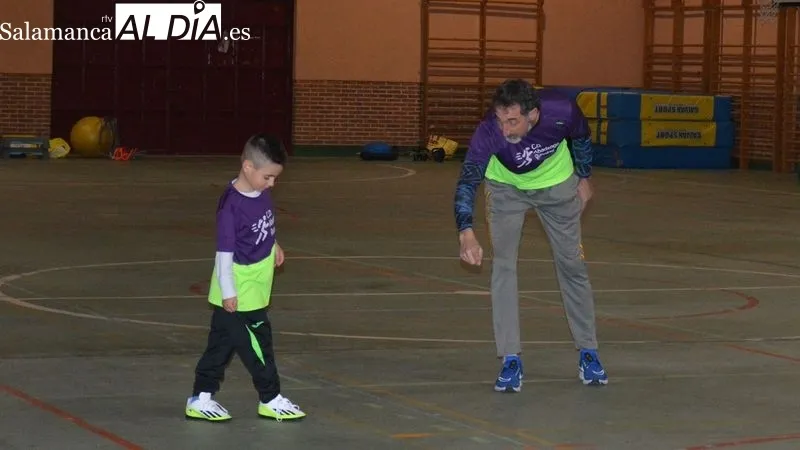 Foto 11 - El entrenador Juan Carlos Fuentes imparte una masterclass al club Abadengo running