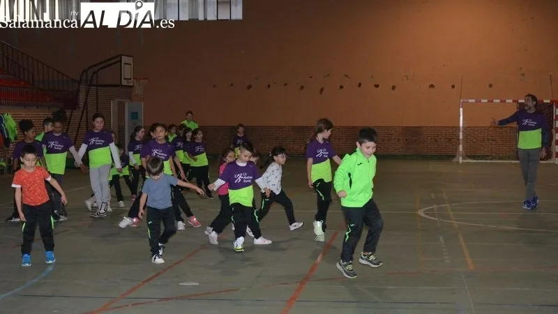 Foto 6 - El entrenador Juan Carlos Fuentes imparte una masterclass al club Abadengo running